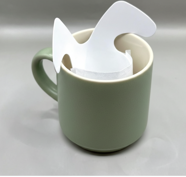 ダイソーのお茶パックホルダーを実際に使っているイメージ画像