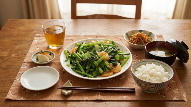 ベストプライス ゆでたパスタにまぜるだけ ペペロンチーノを使った野菜炒めをメインにした食卓